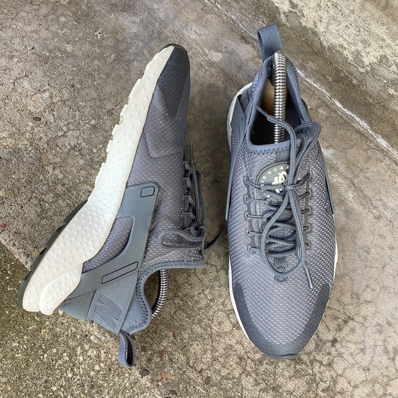Nike Women’s Air Huarache‎ Run Ultra Sneakers, Cool Grey 819151-006 - Size 7.5 - Picture 3 of 10